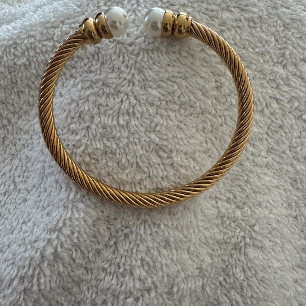 GOLDEN PEARL TIP  BRACELET  2025/26